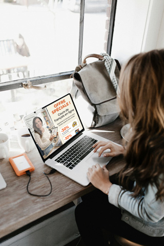 Étudiant en cours de français en ligne